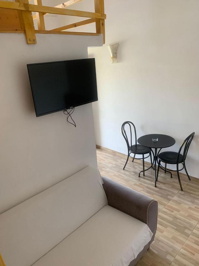 Vila Mario Aparthotel Ksamil Exteriör bild