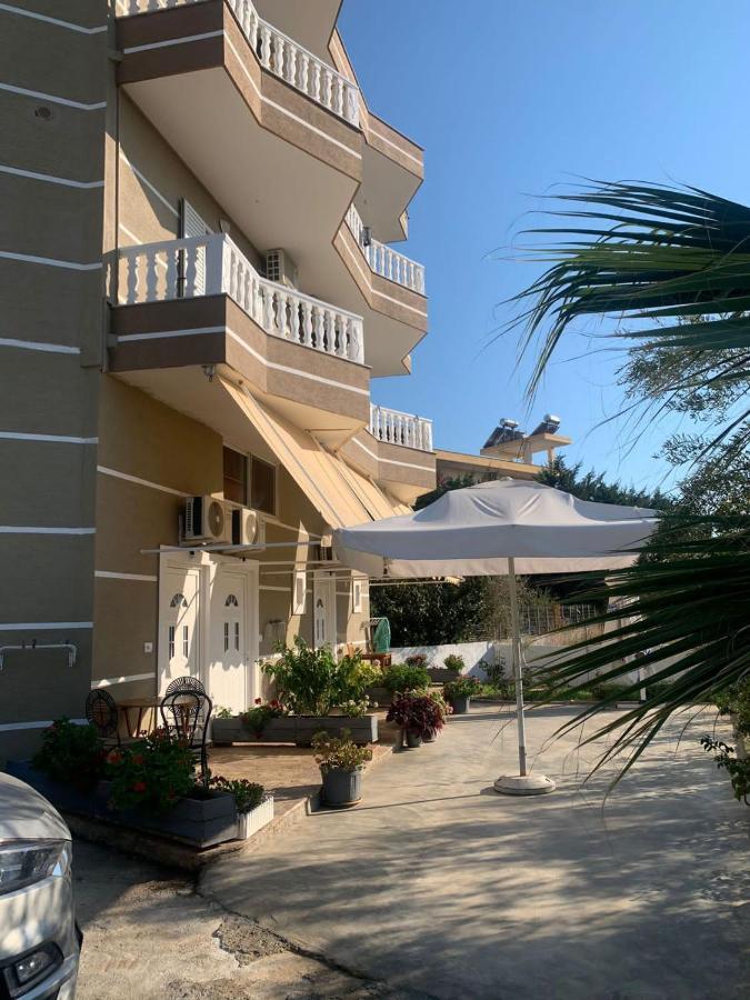 Vila Mario Aparthotel Ksamil Exteriör bild