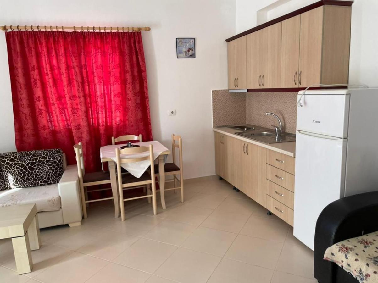Vila Mario Aparthotel Ksamil Exteriör bild