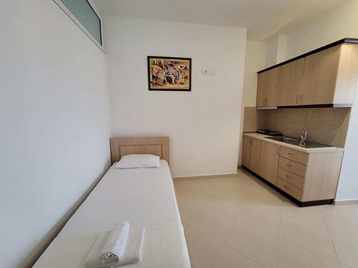 Vila Mario Aparthotel Ksamil Exteriör bild