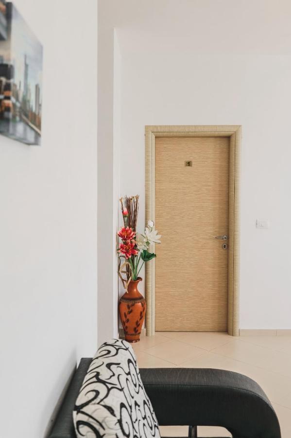 Vila Mario Aparthotel Ksamil Exteriör bild