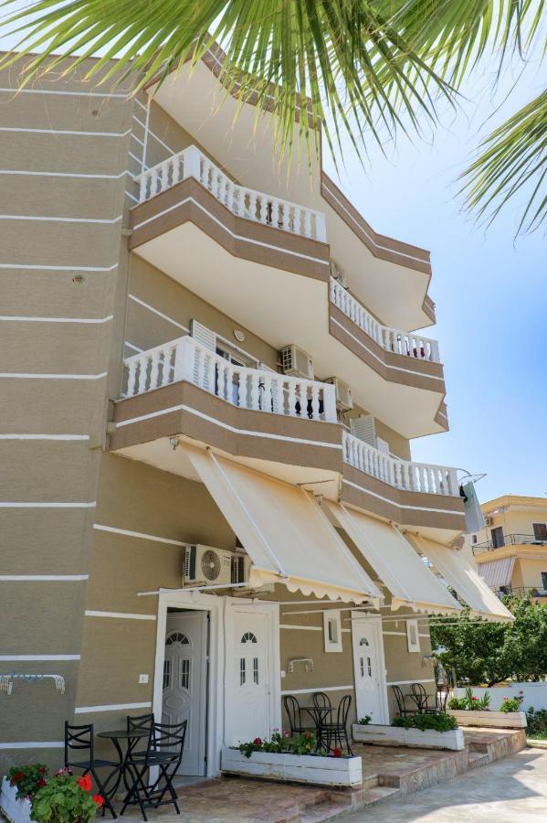 Vila Mario Aparthotel Ksamil Exteriör bild